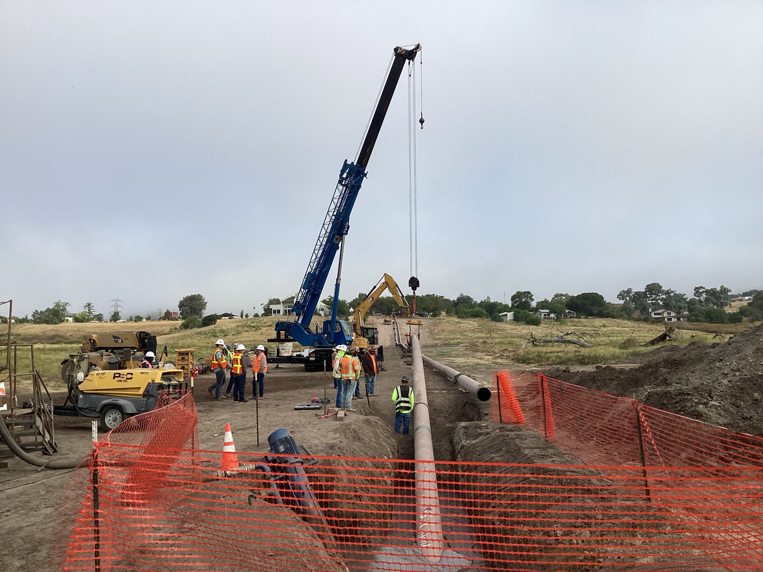 Lowering pipe into directionally drilled trench